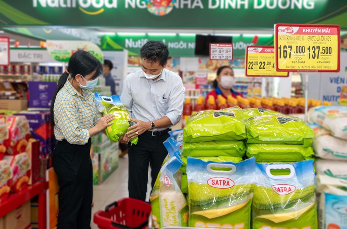 SATRA HƯỞNG ỨNG SHOPPING SEASON ĐỢT 2: Hơn 3.000 mặt hàng giảm giá đến 72% - Ảnh 2. SATRA HƯỞNG ỨNG SHOPPING SEASON ĐỢT 2: Hơn 3.000 mặt hàng giảm giá đến 72% - Ảnh 2.