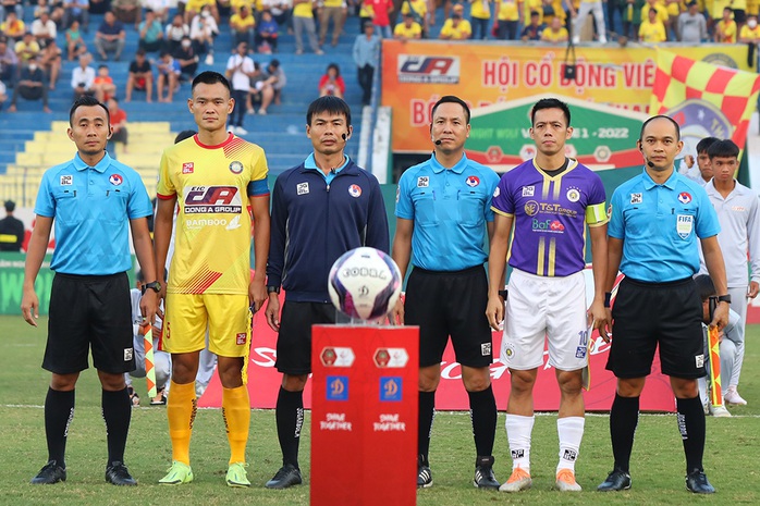 Văn Quyết nghỉ hết V-League 2022, nguy cơ vắng mặt ở AFF Cup - Ảnh 1.