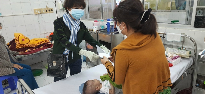 Bà chủ tiệm tóc giàu lòng nhân ái - Ảnh 4. Bà chủ tiệm tóc giàu lòng nhân ái - Ảnh 4.