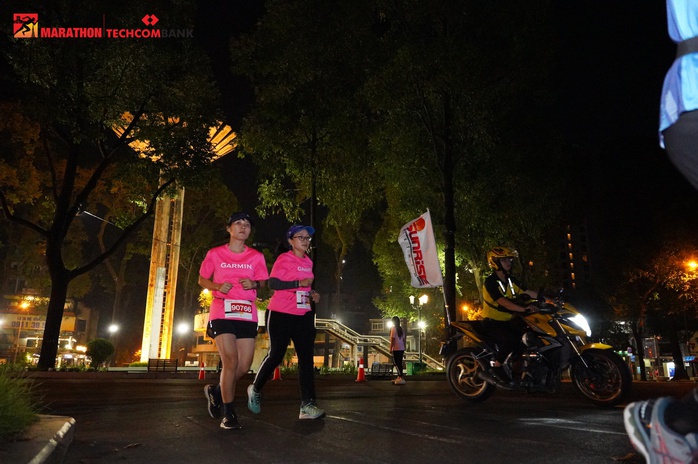 Gần 12.000 người tham gia giải Marathon quốc tế quảng bá du lịch TP HCM - Ảnh 2.