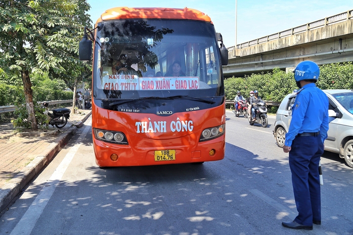 Vì sao thiết bị giám sát hành trình chưa dẹp được xe dù? - Ảnh 1.