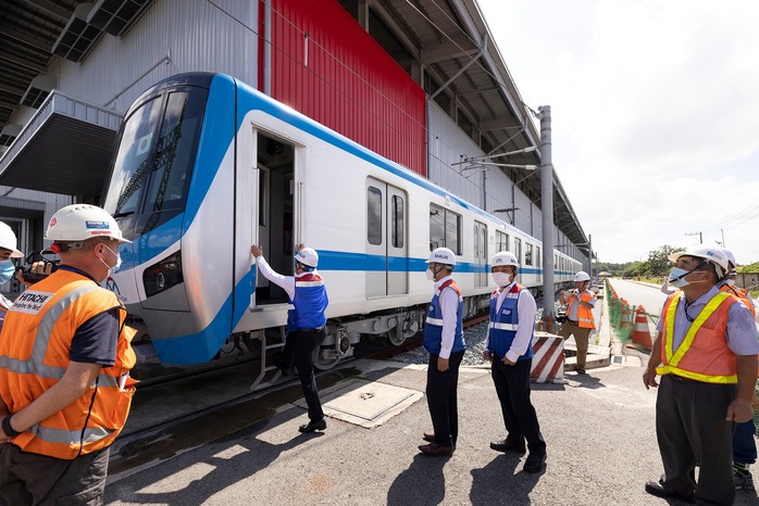 Ngày 21-12, tàu metro Bến Thành - Suối Tiên chạy thử nghiệm - Ảnh 1.