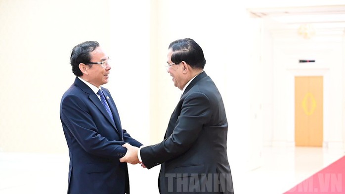Bí thư Nguyễn Văn Nên chào xã giao Thủ tướng Campuchia Hun Sen - Ảnh 1.