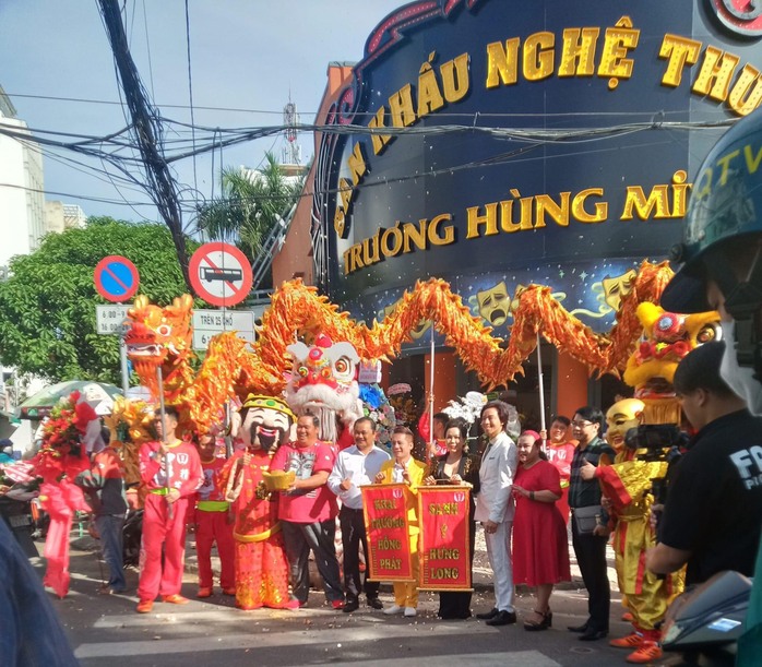 Sân khấu Trương Hùng Minh đi vào hoạt động - Ảnh 1.