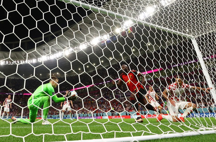Lukaku hóa chân gỗ, bỏ lỡ cơ hội ghi bàn cho tuyển Bỉ - Ảnh 3. tỷ lệ kèo góc nhà cái hóa chân gỗ, bỏ lỡ cơ hội ghi bàn cho tuyển Bỉ - Ảnh 3.