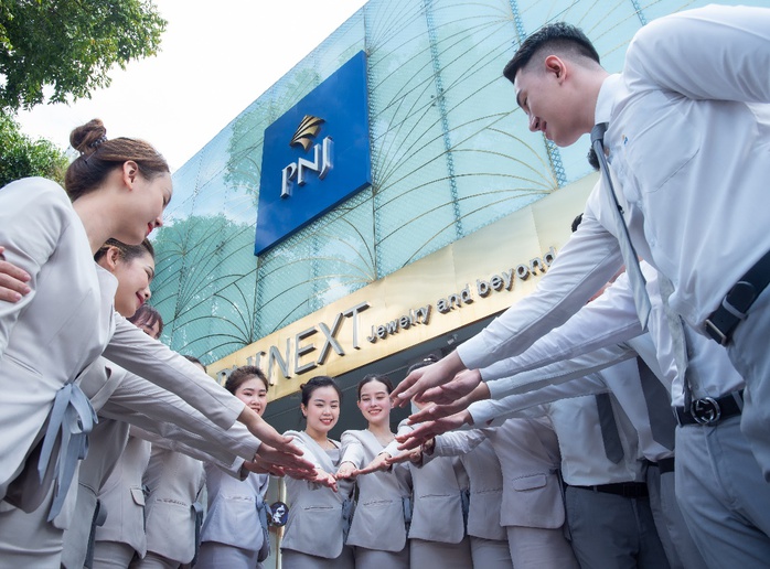 PNJ - doanh nghiệp hàng đầu phát triển bền vững lĩnh vực thương mại - dịch vụ - Ảnh 3. PNJ - doanh nghiệp hàng đầu phát triển bền vững lĩnh vực thương mại - dịch vụ - Ảnh 3.