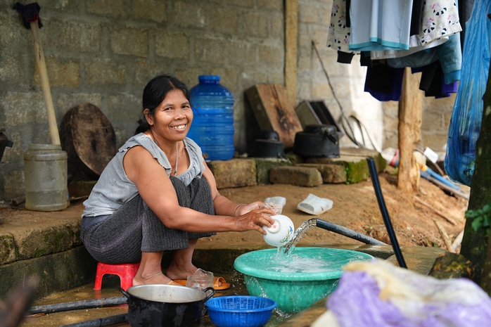 Người dân vùng núi Thừa Thiên - Huế vui mừng vì có nước sạch - Ảnh 2.