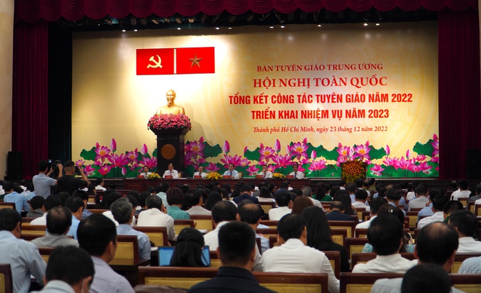 Công tác tuyên giáo đã đi trước mở đường, đi cùng thực hiện, đi sau tổng kết - Ảnh 2.