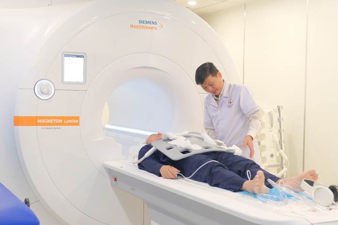 Chụp MRI toàn thân, phát hiện kịp thời ung thư di căn - Ảnh 2. Chụp MRI toàn thân, phát hiện kịp thời ung thư di căn - Ảnh 2.