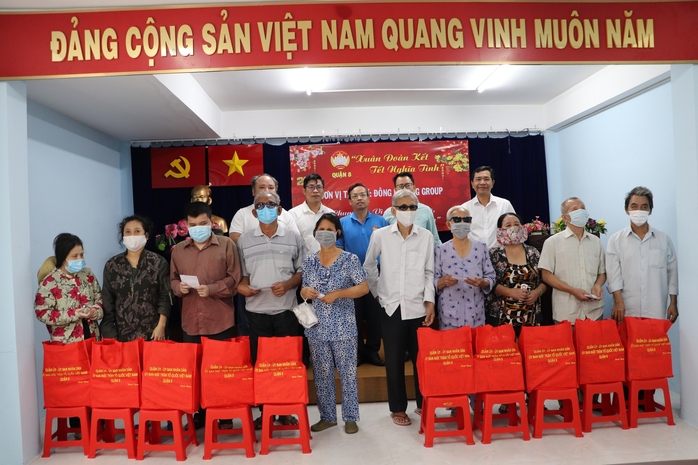 TP HCM: 200 phần quà Tết gửi đến người nghèo, người khiếm thị - Ảnh 3.