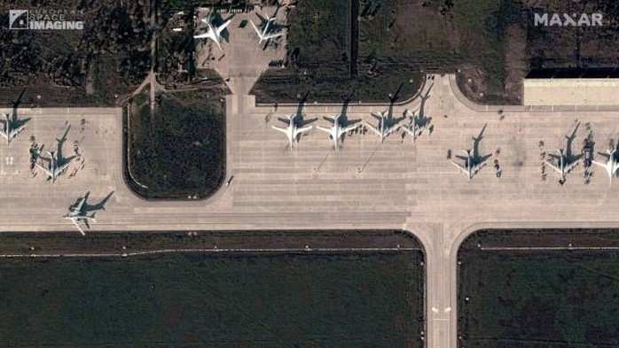 Căn cứ không quân Nga gặp nạn, hệ thống phòng thủ bị đặt vấn đề - Ảnh 1.