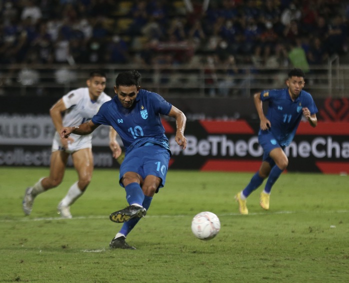 Báo chí châu Á đánh giá cao màn trình diễn của tuyển Thái Lan - Ảnh 2.