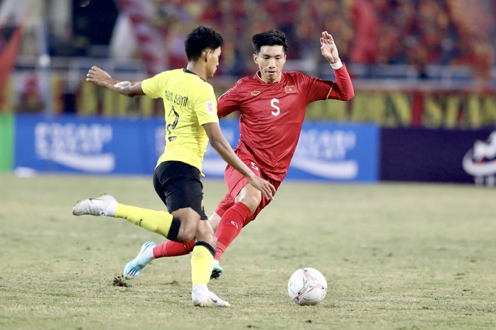 Việt Nam - Malaysia 3-0: Vì sao tuyển Việt Nam được hưởng phạt đền, cầu thủ Malaysia bị thẻ đỏ? - Ảnh 3.
