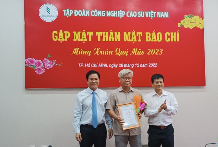 Báo Người Lao Động đoạt giải báo chí viết về ngành cao su Việt Nam - Ảnh 1.