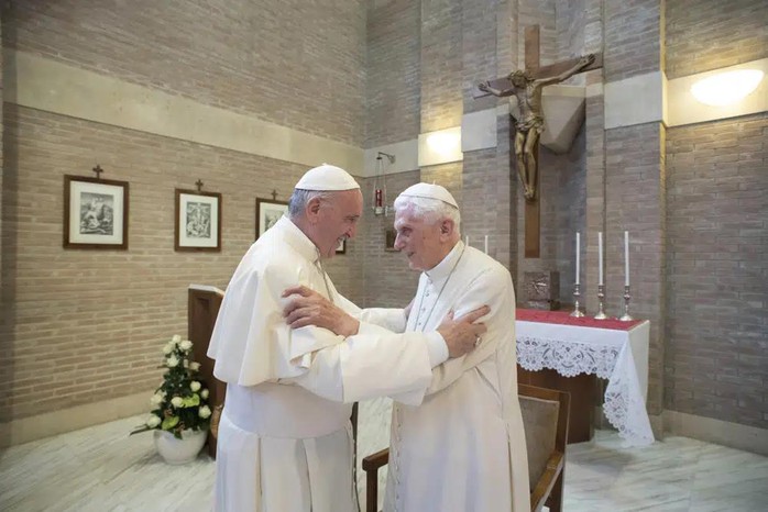 Vatican: Sức khỏe Giáo hoàng danh dự Benedict XVI xấu đi - Ảnh 1.