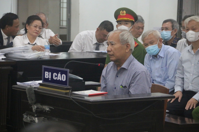 Thất thoát hơn 62,6 tỉ đồng, cựu Chủ tịch UBND tỉnh Khánh Hòa bị đề nghị 7-8 năm tù - Ảnh 3.