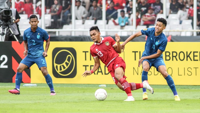 Tuyển Thái Lan chia điểm với Indonesia, dẫn đầu bảng A - Ảnh 1.