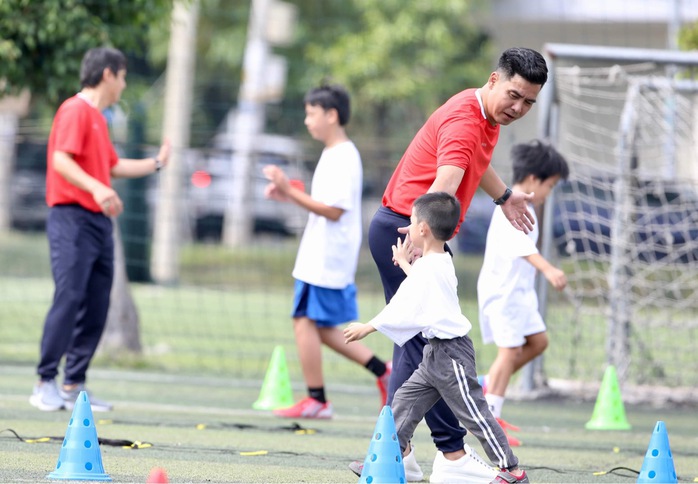 Hào hứng ra mắt cúp AFF Cup 2022 tại TP HCM - Ảnh 5.