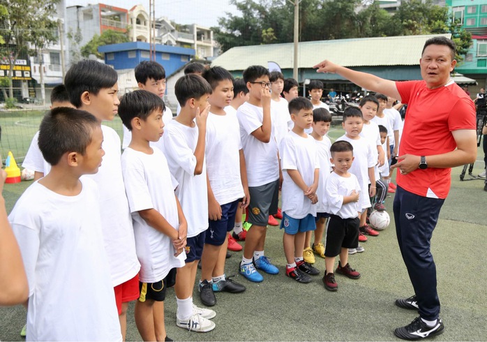 Hào hứng ra mắt cúp AFF Cup 2022 tại TP HCM - Ảnh 6.