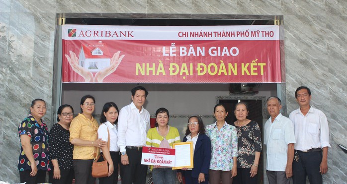 Agribank TP Mỹ Tho bàn giao 3 nhà đại đoàn kết cho hộ nghèo - Ảnh 3.