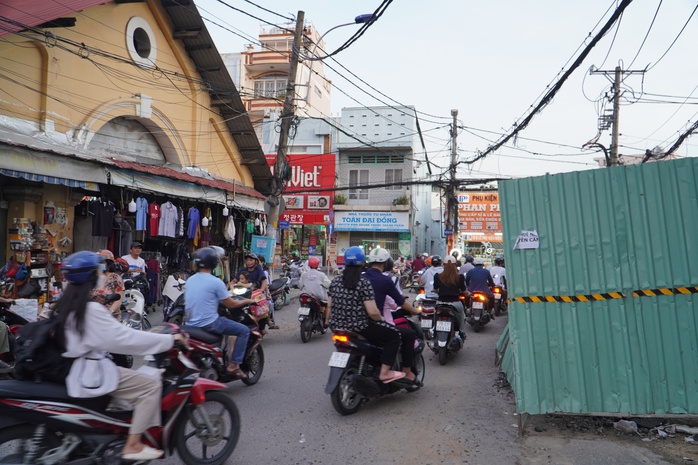 Thi công ì ạch, khi nào đường trung tâm TP Thủ Đức được xóa lô cốt? - Ảnh 7.