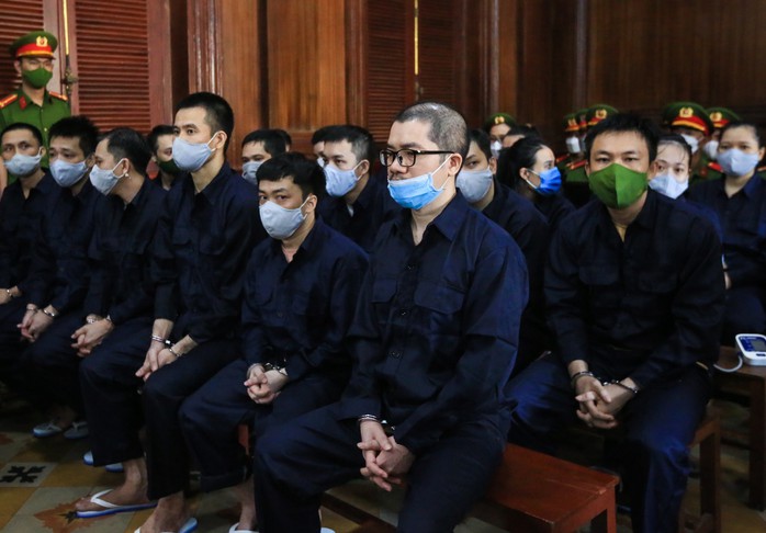 Toàn cảnh ngày đầu xét xử CEO Alibaba Nguyễn Thái Luyện - Ảnh 7.