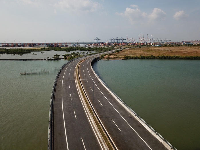 Nhiều tuyến giao thông kết nối đưa cảng Cái Mép - Thị Vải vươn xa - Ảnh 2.