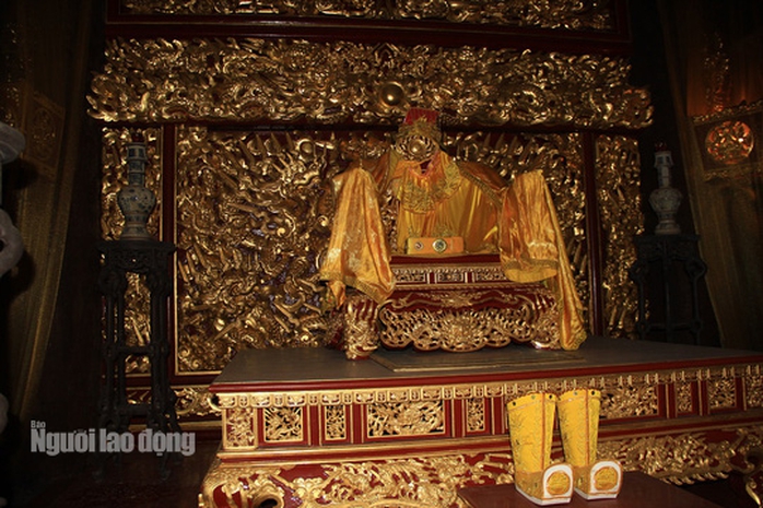 Bên trong Chính điện bằng gỗ lim lớn nhất Việt Nam có gì đặc biệt? - Ảnh 10.