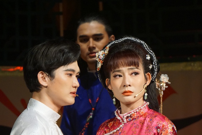 NSƯT Tú Sương hớp hồn khán giả trong vở kịch Ảnh tự - Ảnh 2. NSƯT Tú Sương hớp hồn khán giả kèo nhà cái tỷ lệ bóng đá vở kịch Ảnh tự - Ảnh 2.