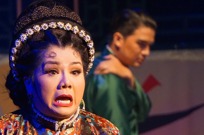 NSƯT Tú Sương hớp hồn khán giả trong vở kịch Ảnh tự - Ảnh 1. NSƯT Tú Sương hớp hồn khán giả kèo nhà cái tỷ lệ bóng đá vở kịch Ảnh tự - Ảnh 1.