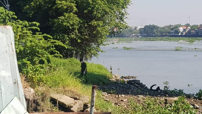 Công an xác định thi thể trên sông Sài Gòn là nam sinh mất tích bí ẩn - Ảnh 3.