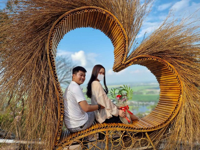 Cáp treo Núi Sam phục vụ sáng đêm khách hành hương miếu Bà dịp rằm tháng Giêng - Ảnh 6. Cáp bóng đá tỷ lệ kèo nhà cái Núi Sam phục vụ sáng đêm khách hành hương miếu Bà dịp rằm tháng Giêng - Ảnh 6.