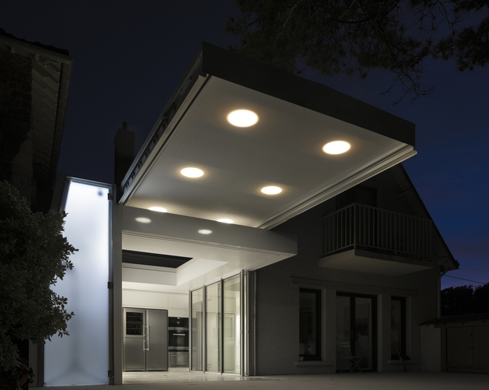 Căn nhà ven biển với điểm nhấn phần mái có thể di động - Ảnh 9. Căn nhà ven biển với điểm nhấn phần mái có thể di động - Ảnh 9.