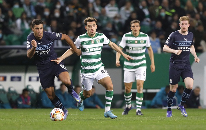 Thắng đậm Sporting Lisbon, HLV Guardiola vẫn chưa hài lòng lối chơi của Man City - Ảnh 4.