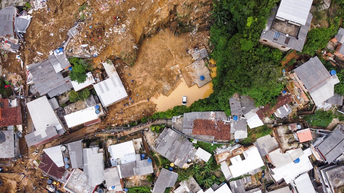 Thành phố du lịch Brazil tan hoang, hàng trăm người thương vong vì lũ quét - Ảnh 7.