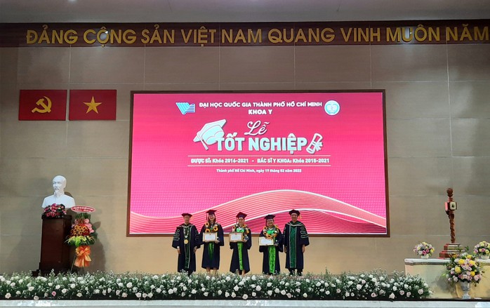 160 sinh viên Khoa Y - ĐHQG TP HCM tốt nghiệp - Ảnh 4.