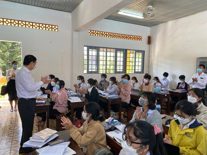 TP Buôn Ma Thuột: Nhiều giáo viên và học sinh mắc Covid-19, tạm dừng học trực tiếp từ mầm non đến lớp 6  - Ảnh 1.