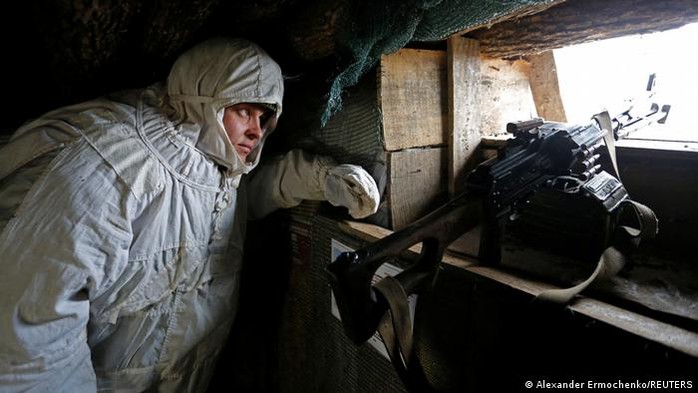 Hàng loạt quan chức Ukraine bị quân ly khai dội đạn cối - Ảnh 2.