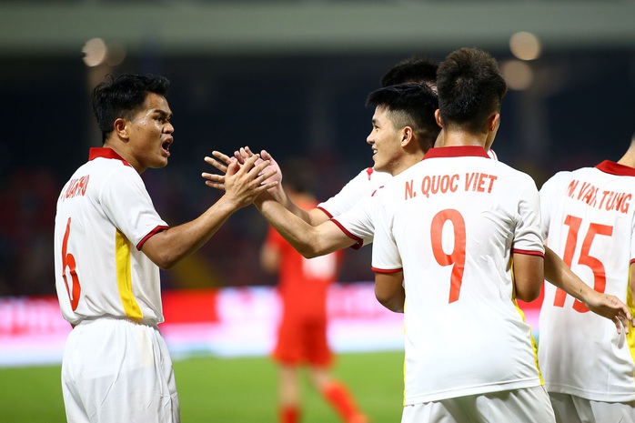 2 cầu thủ U23 ghi bàn trận gặp U23 Singapore phải chia tay giải sớm - Ảnh 2.
