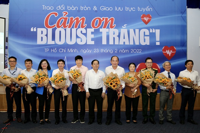 Bàn tròn và giao lưu Cảm ơn blouse trắng! - Ảnh 2.