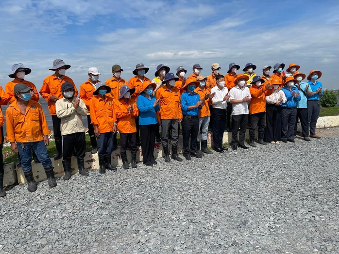 Lãnh đạo Liên đoàn Lao động TP HCM thăm và tặng quà cho công nhân VWS - Ảnh 3. Lãnh đạo Liên đoàn Lao động TP HCM thăm và tặng quà cho công nhân VWS - Ảnh 3.