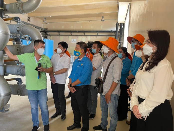 Lãnh đạo Liên đoàn Lao động TP HCM thăm và tặng quà cho công nhân VWS - Ảnh 2. Lãnh đạo Liên đoàn Lao động TP HCM thăm và tặng quà cho công nhân VWS - Ảnh 2.