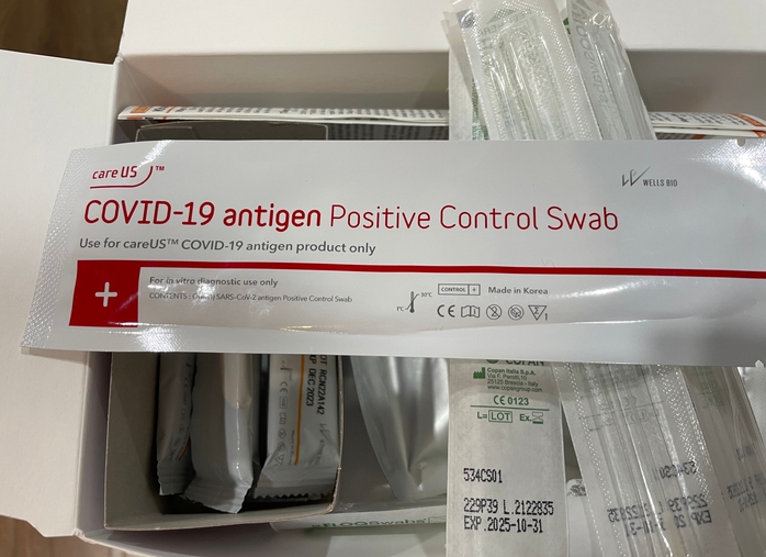 Bộ Y tế đề nghị địa phương vào cuộc vụ giá test xét nghiệm Covid-19 tăng cao - Ảnh 1.