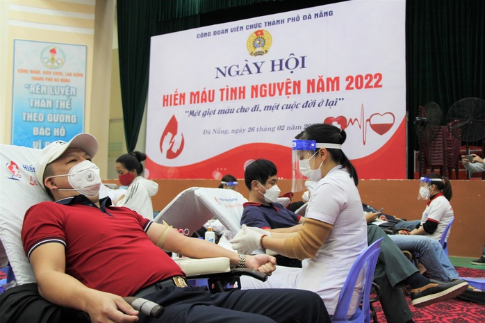 Vận động cán bộ, viên chức Đà Nẵng hiến hơn 400 đơn vị máu cứu người  - Ảnh 1.