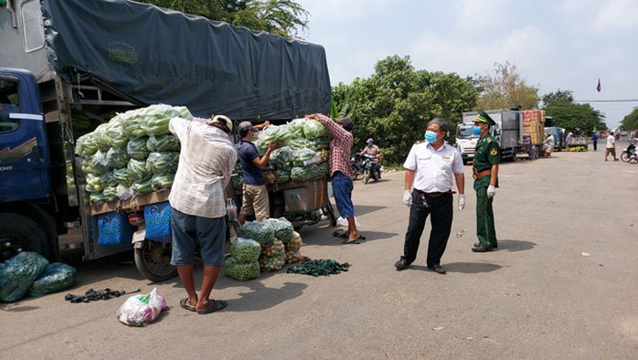 Chuyển hướng kịp thời - Ảnh 1.