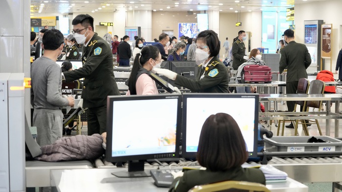 Tăng thêm hơn 250 chuyến bay đến sân bay Tân Sơn Nhất - Ảnh 1.