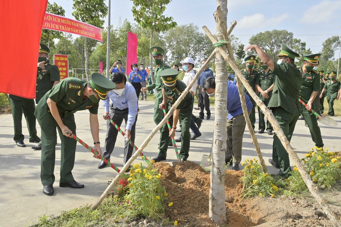 Bộ đội Biên phòng Kiên Giang phát động trồng hơn 20.000 cây xanh - Ảnh 1.