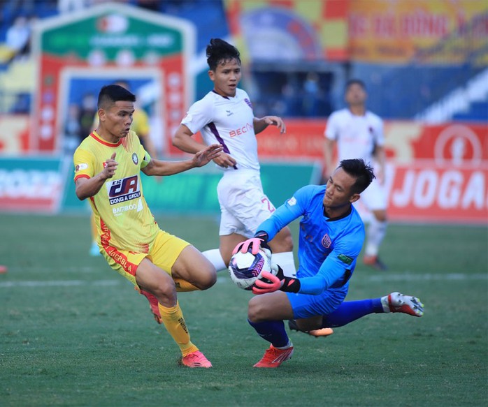Nguyễn Tiến Linh lập công, Becamex Bình Dương thắng trận đầu ở V-League 2022 - Ảnh 1.