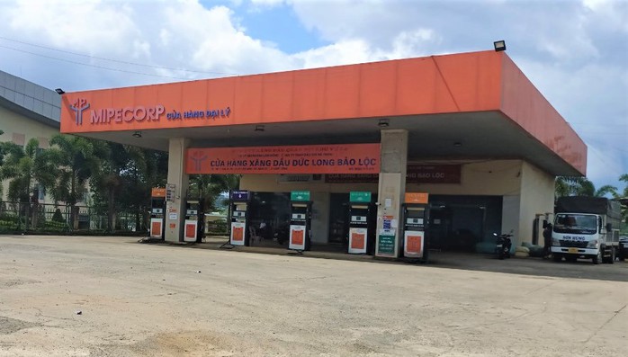 Lâm Đồng: Cửa hàng xăng dầu quy định lạ chỉ bán 30.000 đồng/xe trước giờ tăng giá - Ảnh 3.