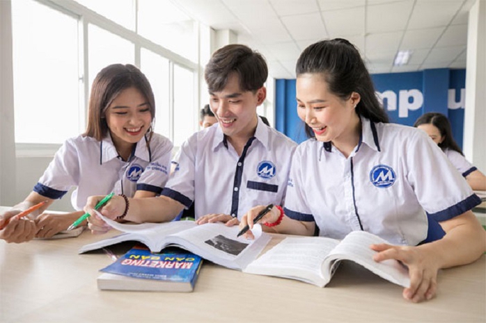 Một trường ĐH ở TP HCM dành 34 tỉ đồng học bổng cho tân sinh viên - Ảnh 1.